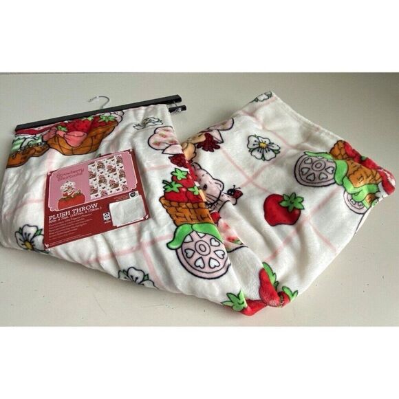 Strawberry Shortcake 50 X 70” Soft Plush Throw Blanket Pink Bicycle Basket Cat - Picture 5 of 11